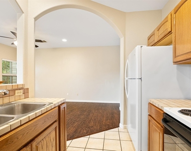 1005 Canyon Edge Dr - Photo Thumbnail 10