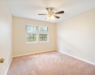 1005 Canyon Edge Dr - Photo Thumbnail 14