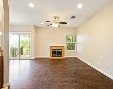 1005 Canyon Edge Dr - Photo Thumbnail 5