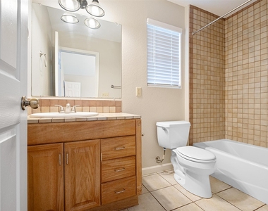 1005 Canyon Edge Dr - Photo Thumbnail 18