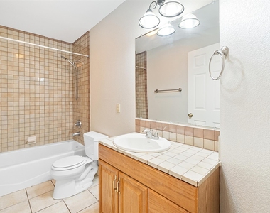 1005 Canyon Edge Dr - Photo Thumbnail 13