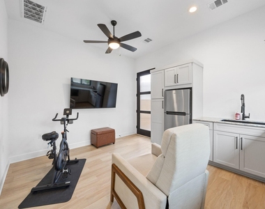 5317 Mccandless St - Photo Thumbnail 34