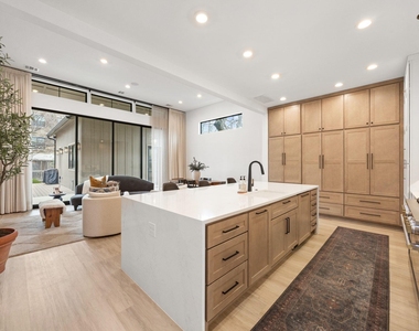 5317 Mccandless St - Photo Thumbnail 6