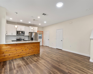 7610 Bethune Ave - Photo Thumbnail 6