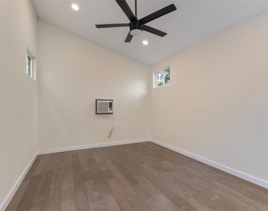 7610 Bethune Ave - Photo Thumbnail 22