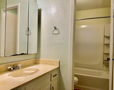 408 E Central Dr - Photo Thumbnail 13