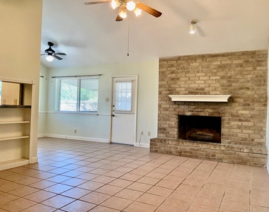 408 E Central Dr - Photo Thumbnail 3