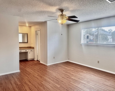 12001 Ladrido Ln - Photo Thumbnail 8