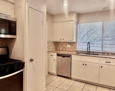 12001 Ladrido Ln - Photo Thumbnail 5