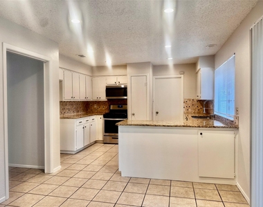 12001 Ladrido Ln - Photo Thumbnail 4
