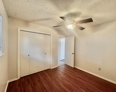 12001 Ladrido Ln - Photo Thumbnail 10