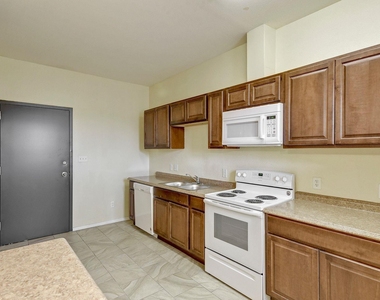 420 N Pleasant Valley Rd - Photo Thumbnail 17