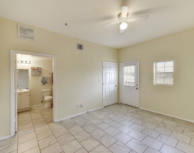 420 N Pleasant Valley Rd - Photo Thumbnail 11
