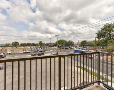420 N Pleasant Valley Rd - Photo Thumbnail 14