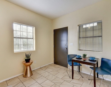 420 N Pleasant Valley Rd - Photo Thumbnail 6