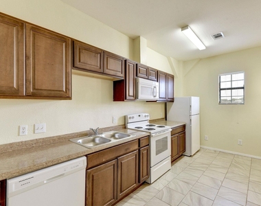 420 N Pleasant Valley Rd - Photo Thumbnail 16