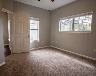 2320 Gracy Farms Ln - Photo Thumbnail 9