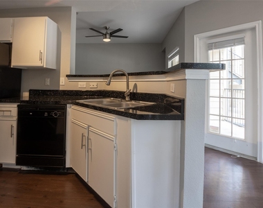 2320 Gracy Farms Ln - Photo Thumbnail 7