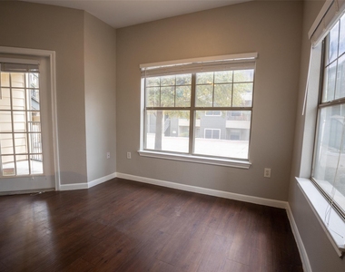 2320 Gracy Farms Ln - Photo Thumbnail 3