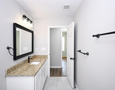 438 Forshage Blvd Blvd - Photo Thumbnail 13