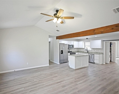 438 Forshage Blvd Blvd - Photo Thumbnail 8