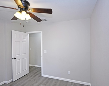 438 Forshage Blvd Blvd - Photo Thumbnail 15