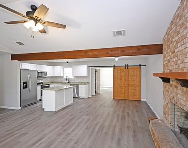 438 Forshage Blvd Blvd - Photo Thumbnail 3