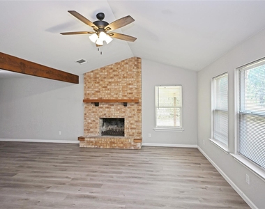 438 Forshage Blvd Blvd - Photo Thumbnail 4