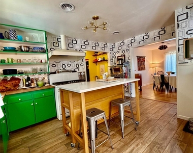 1411 Ridgemont Dr - Photo Thumbnail 4