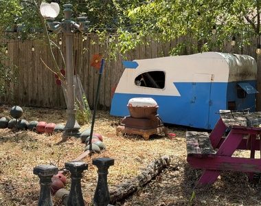 1411 Ridgemont Dr - Photo Thumbnail 23