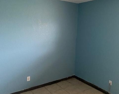 1210 Hyridge St - Photo Thumbnail 2