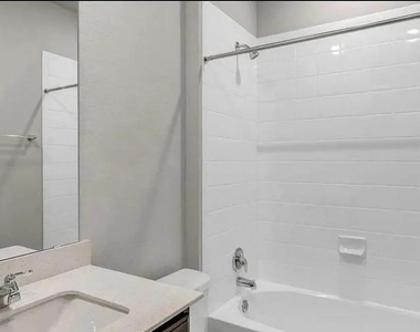 400 Barton Creek Ln - Photo Thumbnail 13