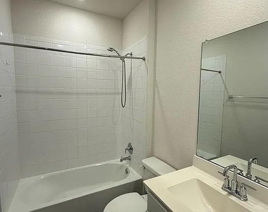 400 Barton Creek Ln - Photo Thumbnail 15