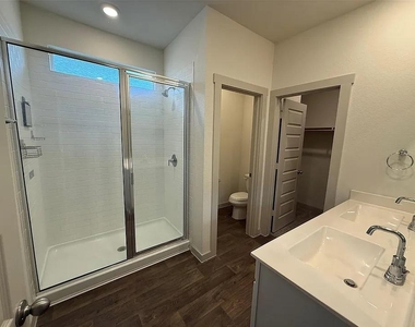 400 Barton Creek Ln - Photo Thumbnail 17