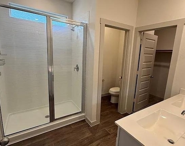 400 Barton Creek Ln - Photo Thumbnail 11