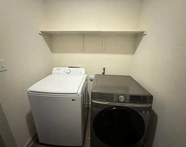400 Barton Creek Ln - Photo Thumbnail 6
