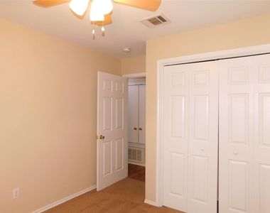 6726 Windrift Way - Photo Thumbnail 11