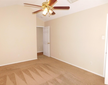 6726 Windrift Way - Photo Thumbnail 9