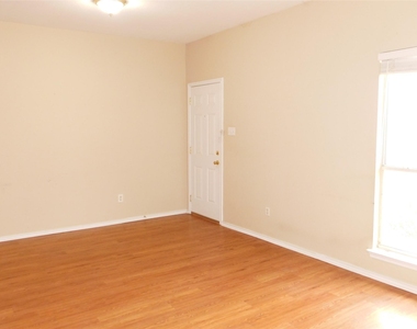 6726 Windrift Way - Photo Thumbnail 8