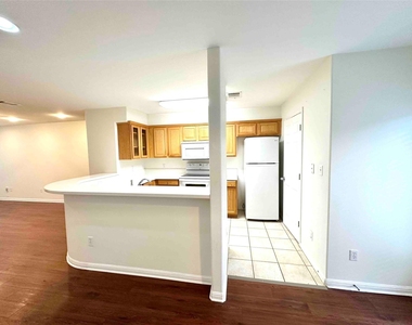 6900 E Riverside Dr - Photo Thumbnail 4