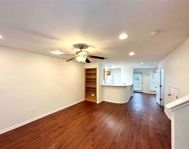 6900 E Riverside Dr - Photo Thumbnail 1