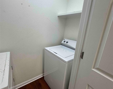 6900 E Riverside Dr - Photo Thumbnail 8