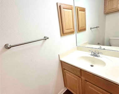 6900 E Riverside Dr - Photo Thumbnail 7