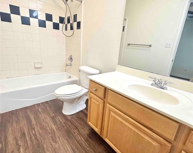6900 E Riverside Dr - Photo Thumbnail 13