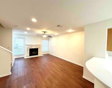 6900 E Riverside Dr - Photo Thumbnail 2