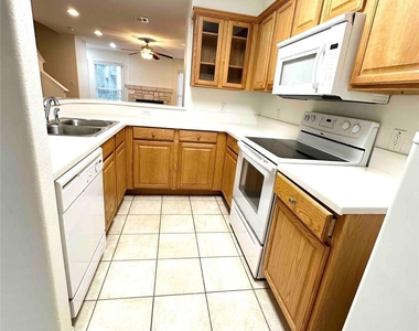 6900 E Riverside Dr - Photo Thumbnail 5