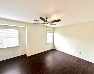 6900 E Riverside Dr - Photo Thumbnail 10