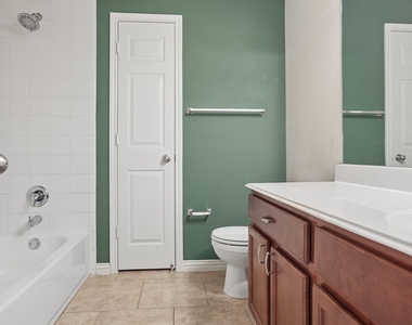 2454 Santa Barbara Loop - Photo Thumbnail 9