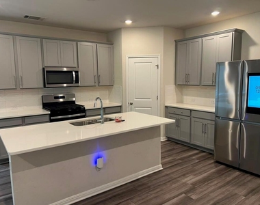929 Main St - Photo Thumbnail 10