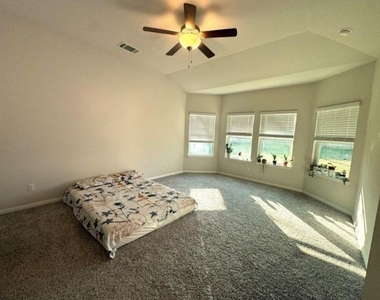 929 Main St - Photo Thumbnail 14